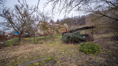 Pozemok 1000 m2 so stavbou vhodný na výstavbu/rekonštrukciu - 6