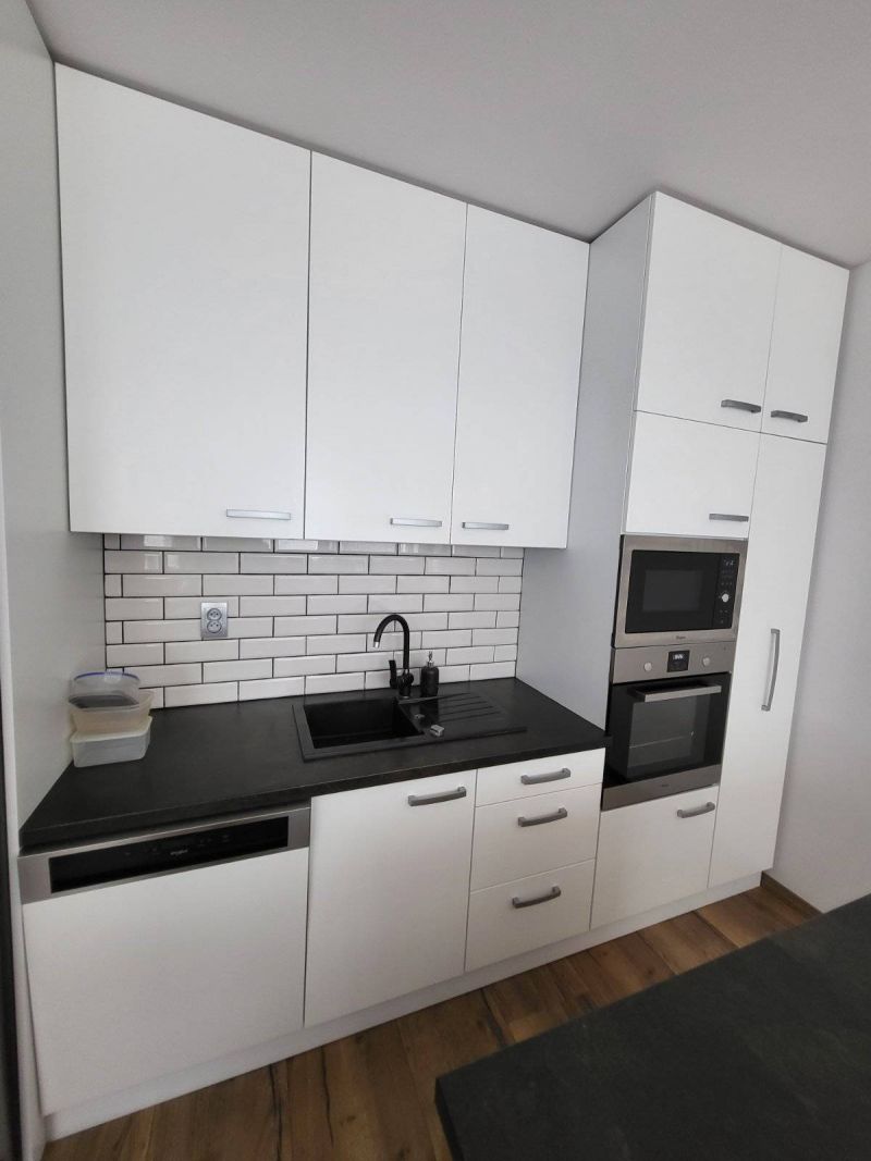 Na prenájom moderný 2i byt s vyhradeným parkovaním - 2