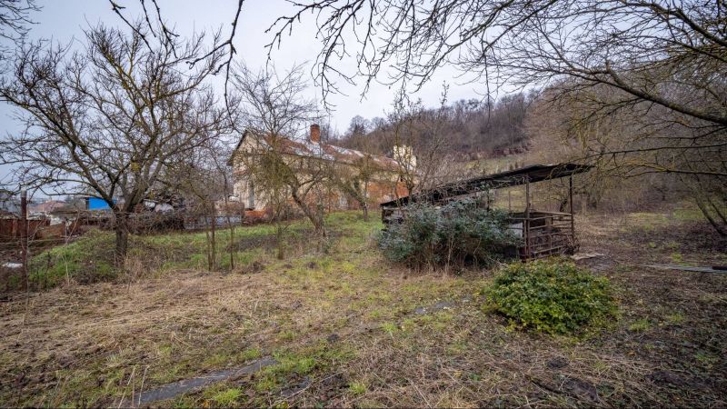 Pozemok 1000 m2 so stavbou vhodný na výstavbu/rekonštrukciu - 6