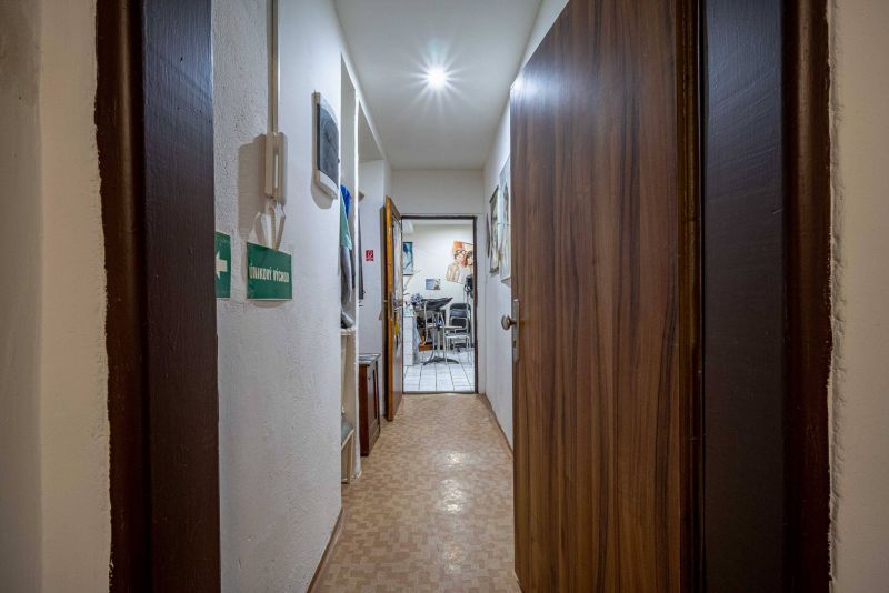 Na predaj: Nebytový priestor – ideálne na kaderníctvo, kozmetiku alebo prestavbu na byt - 9